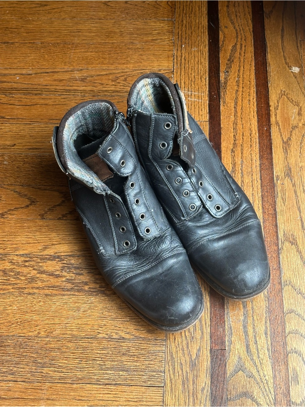 Bullboxer Black Leather Zip Ankle Boots (size 12)